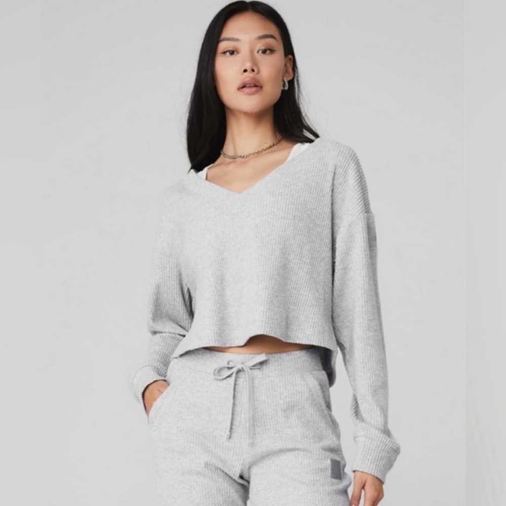 ALO Yoga grey Muse V-neck Pullover, size small